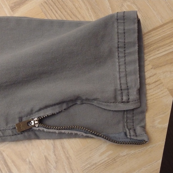 Hollister gray skinny jeans with zipper ankles size 5/27 - Picture 5 of 12